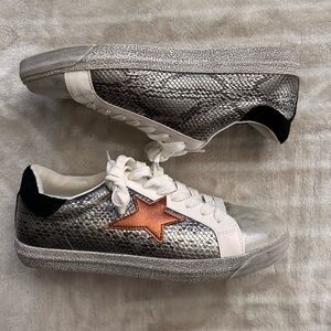 WMNS Findlay Faux Snakeskin Tennis Shoes W Sz 9.5